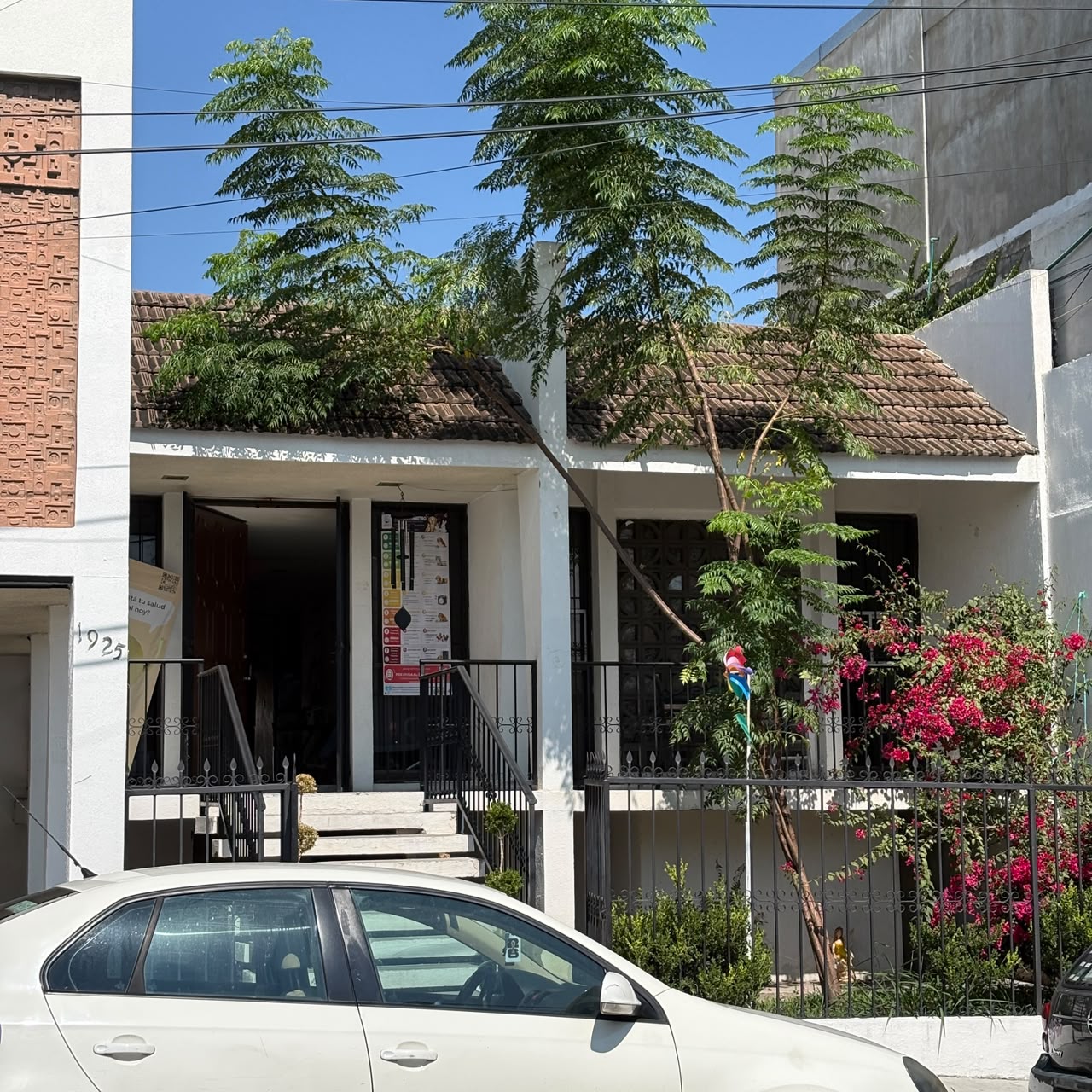 Fachada de INTRA